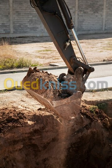 Travaux de terrassement, canalisation, excavation, aménagement et fondation avant construction