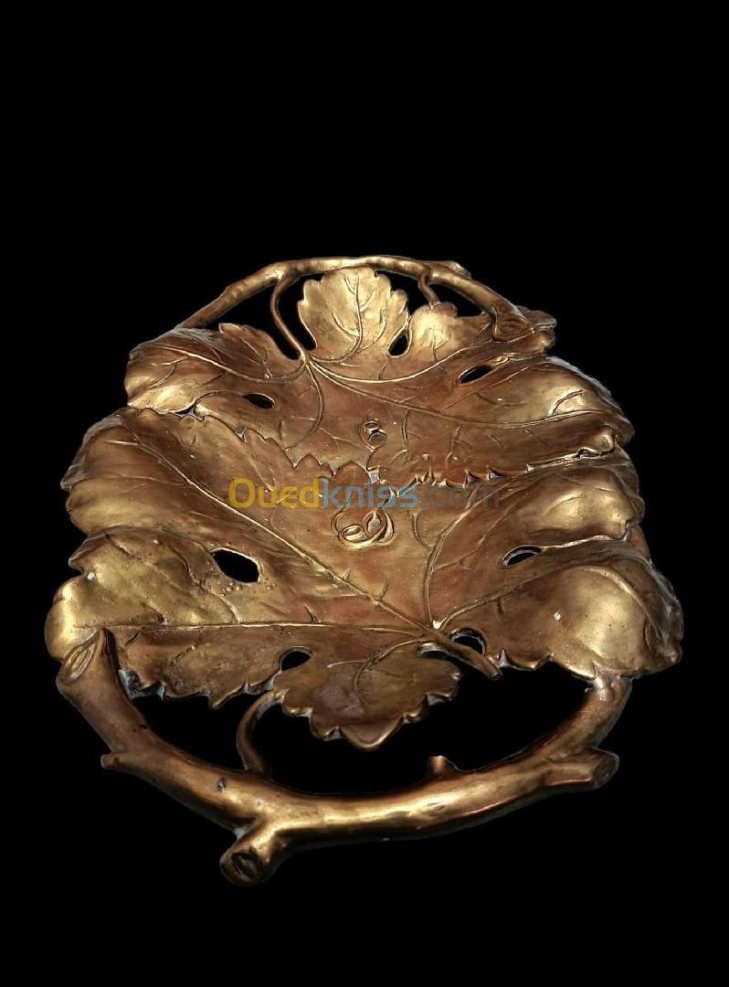 Plateau ancien en bronze 