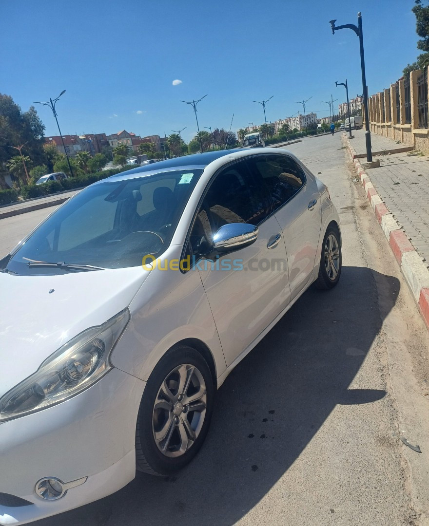 Peugeot 208 2015 Allure