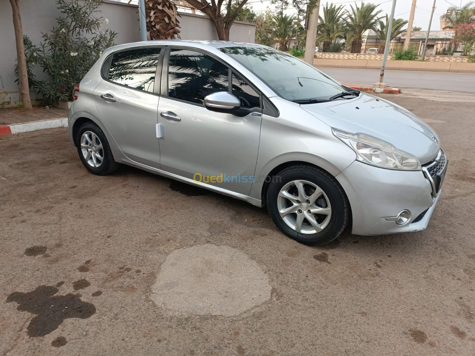 Peugeot 208 2015 Silver Line