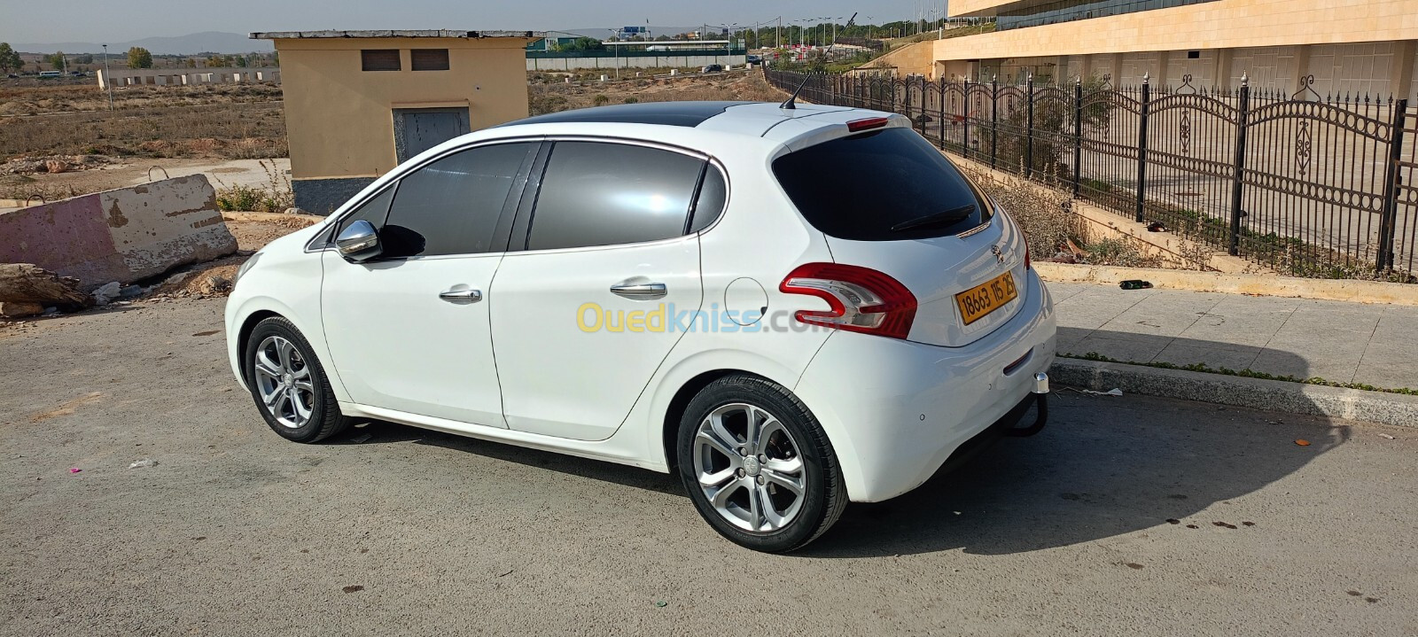 Peugeot 208 2015 Allure