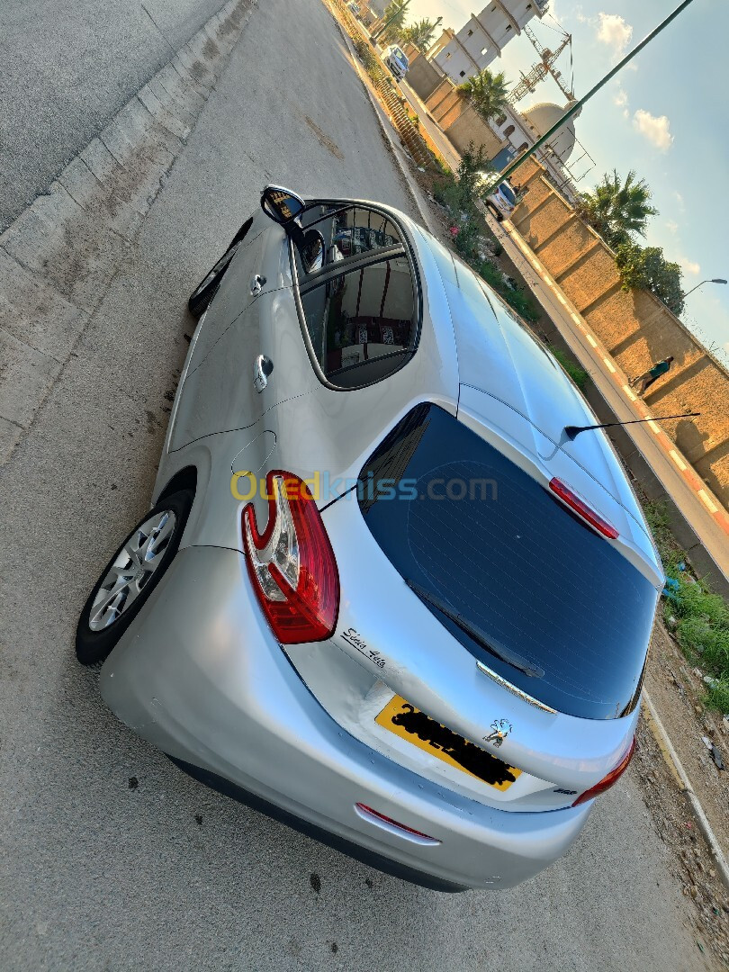 Peugeot 208 2012 