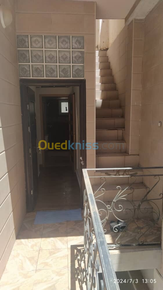 Location Niveau De Villa F3 Alger El mouradia