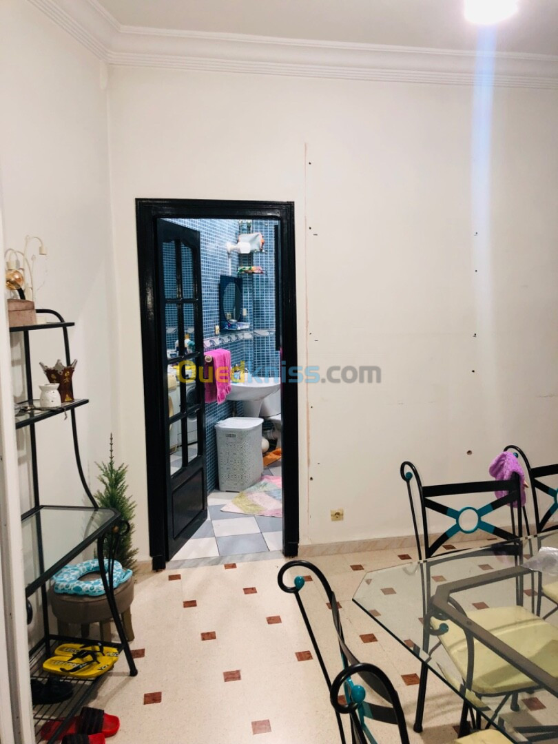 Location Niveau De Villa F3 Alger El mouradia