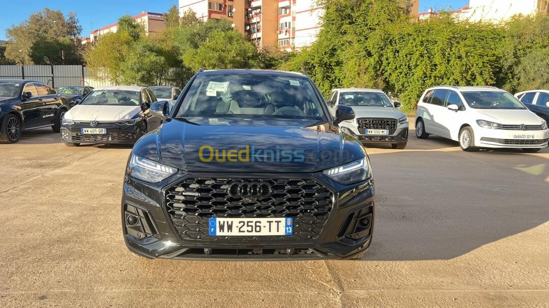 Audi Q5 2024 S line full black