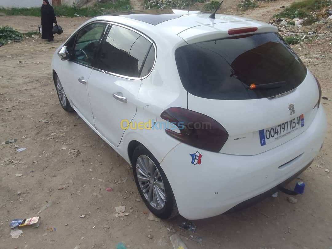 Peugeot 208 2015 