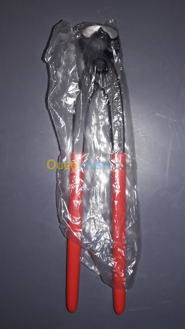 Tenaille russe ( koulab) , marque knipex, Re : 99 01 250, made in germany .