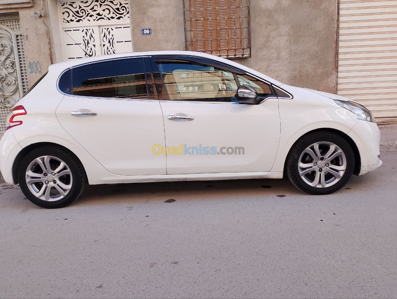 Peugeot 208 2015 Allure