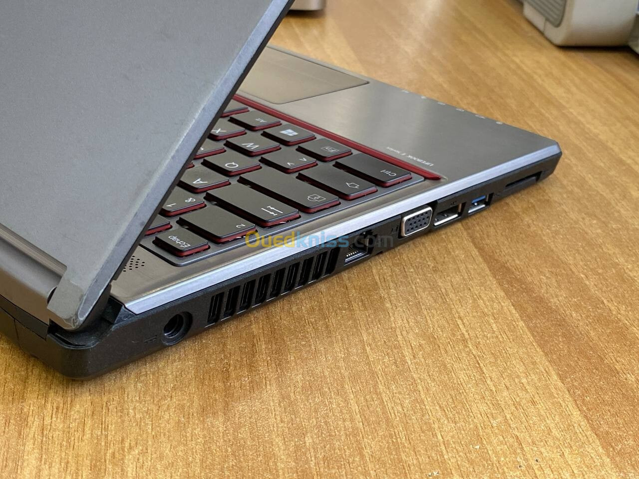 FUJITSU LIFEBOOK E736 /I5 6EME / 8G / 256 SSD /14