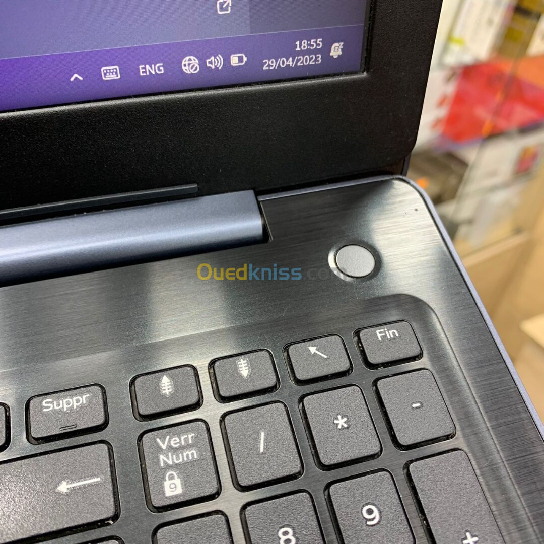 PC portable Dell Inspiron 5570