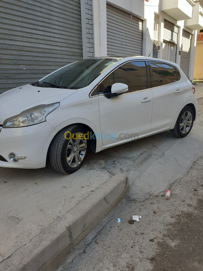 Peugeot 208 2014 Allure