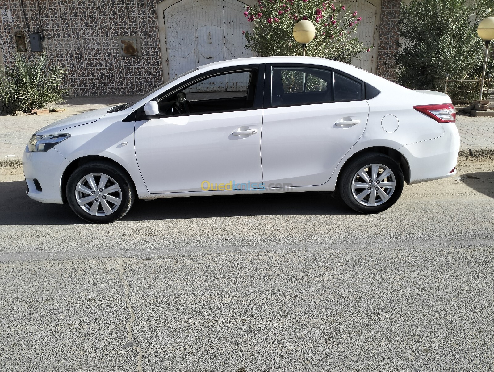 Toyota Yaris Sedan 2015 Play