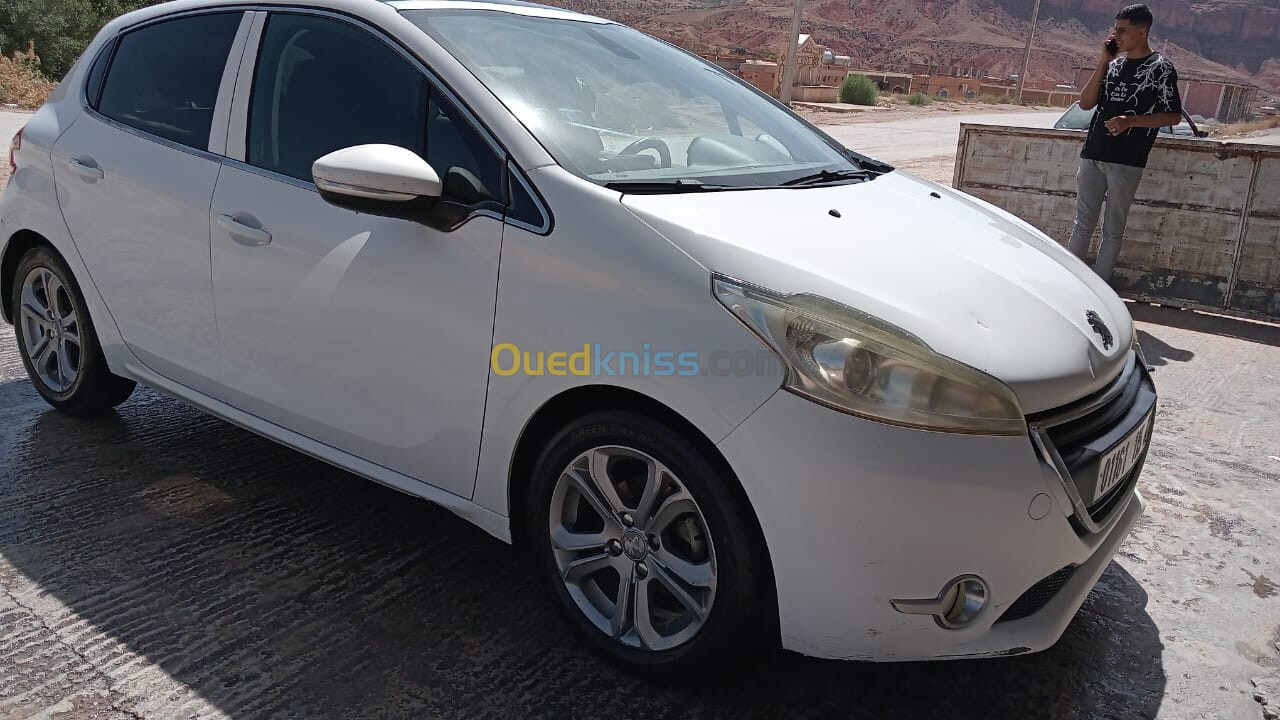 Peugeot 208 2015 Allure