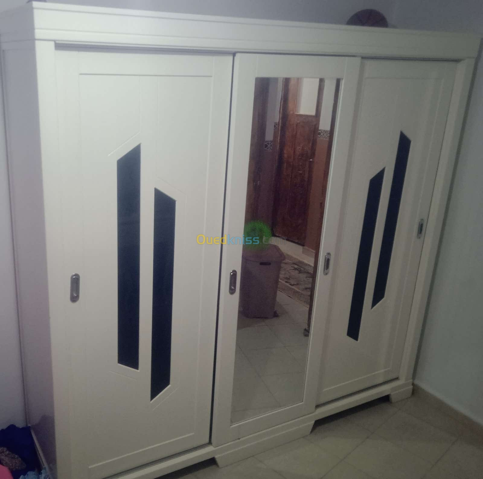 armoire et réfrigérateur 