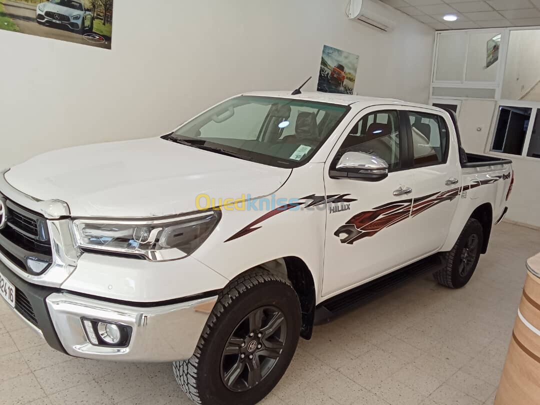 Toyota Hilux 2024 