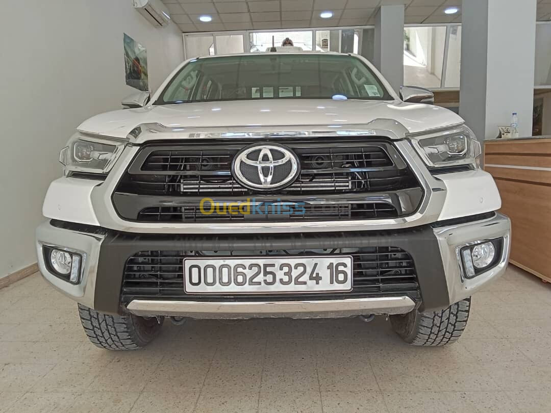 Toyota Hilux 2024 