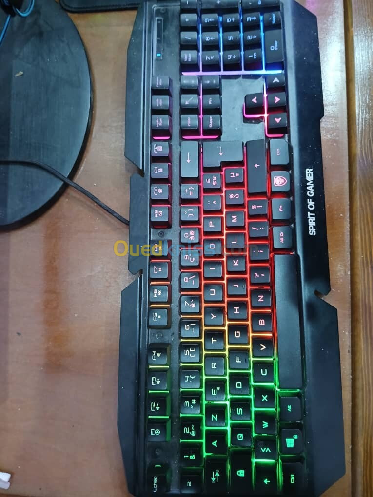 PC  GAMING+ ÉCRAN + CLAVIER ET SOURIS GAMING + CLE WIFI +DOUZEN 