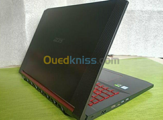 Acer Nitro 5 modèle AN517-51 produit européen 