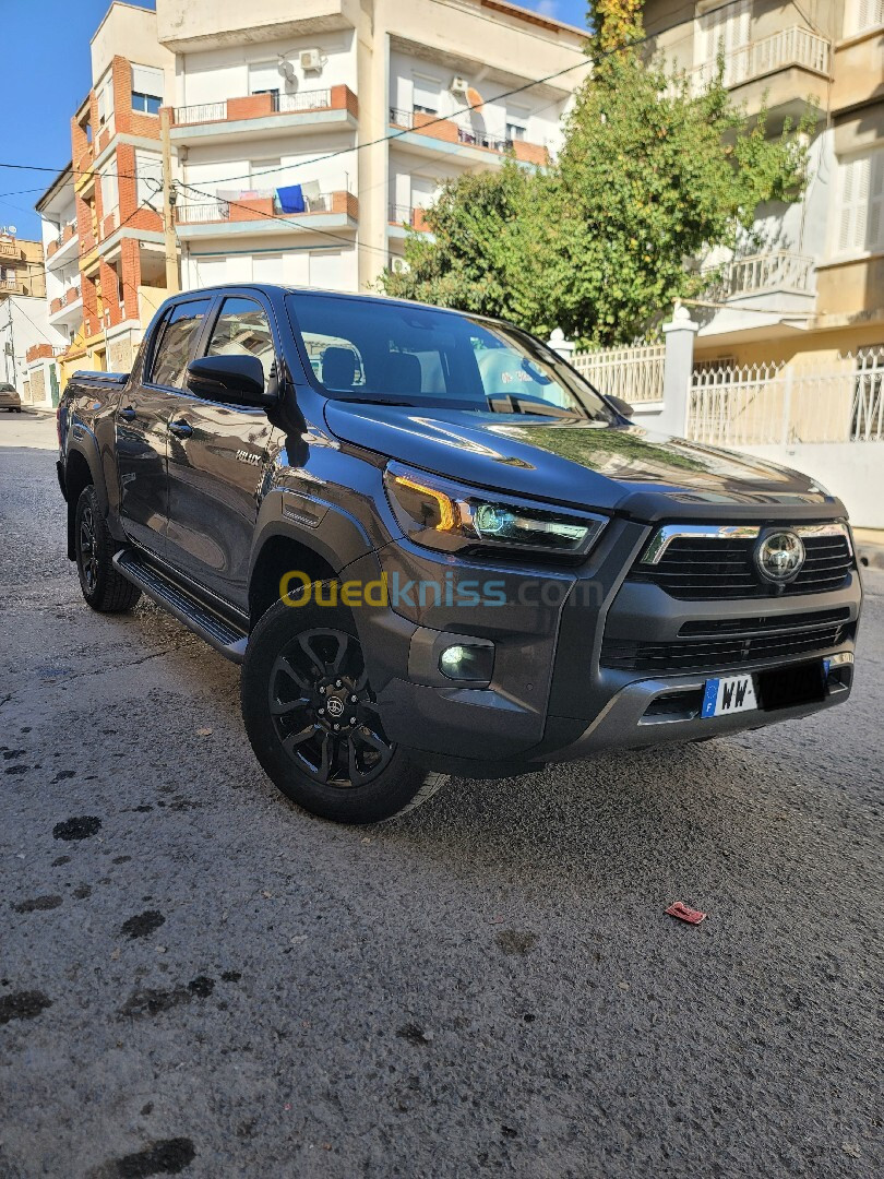 Toyota Hilux 2024 invincible sport