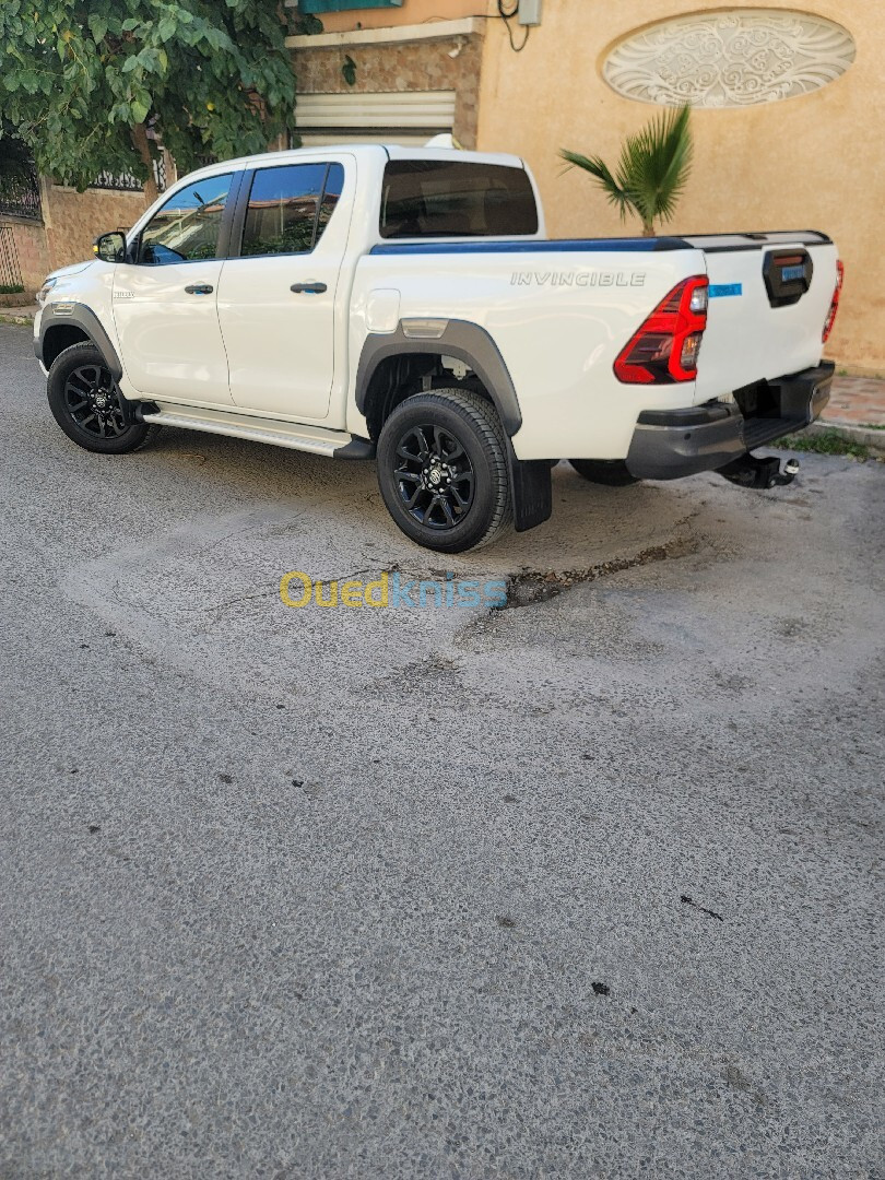 Toyota Hilux 2024 invincible sport