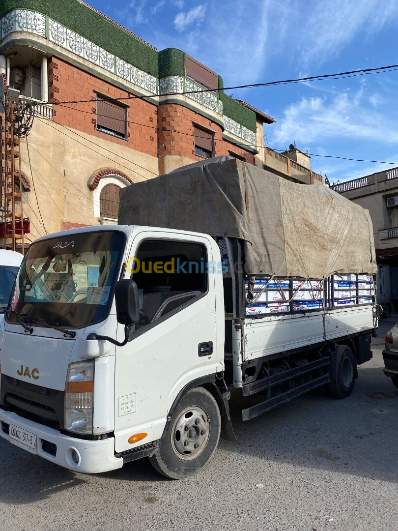 Camion transport marchandises 