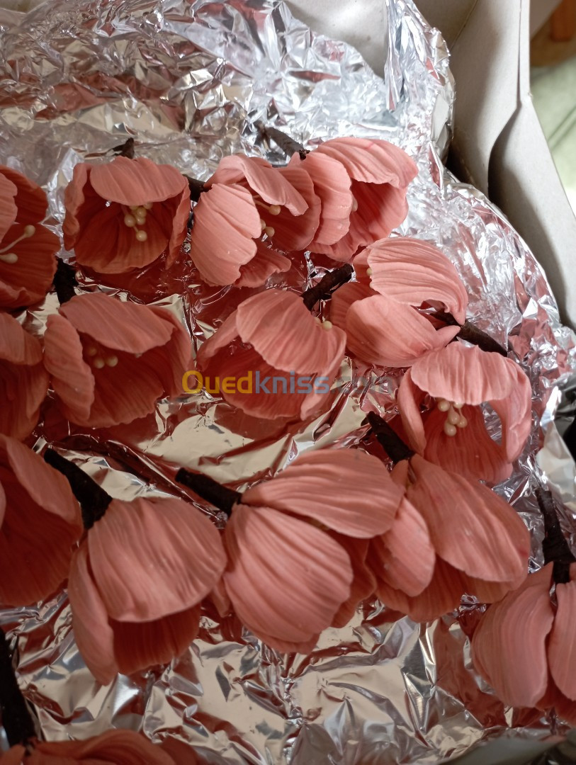 Fleurs en gumpaste sur commande gâteaux traditionnels 