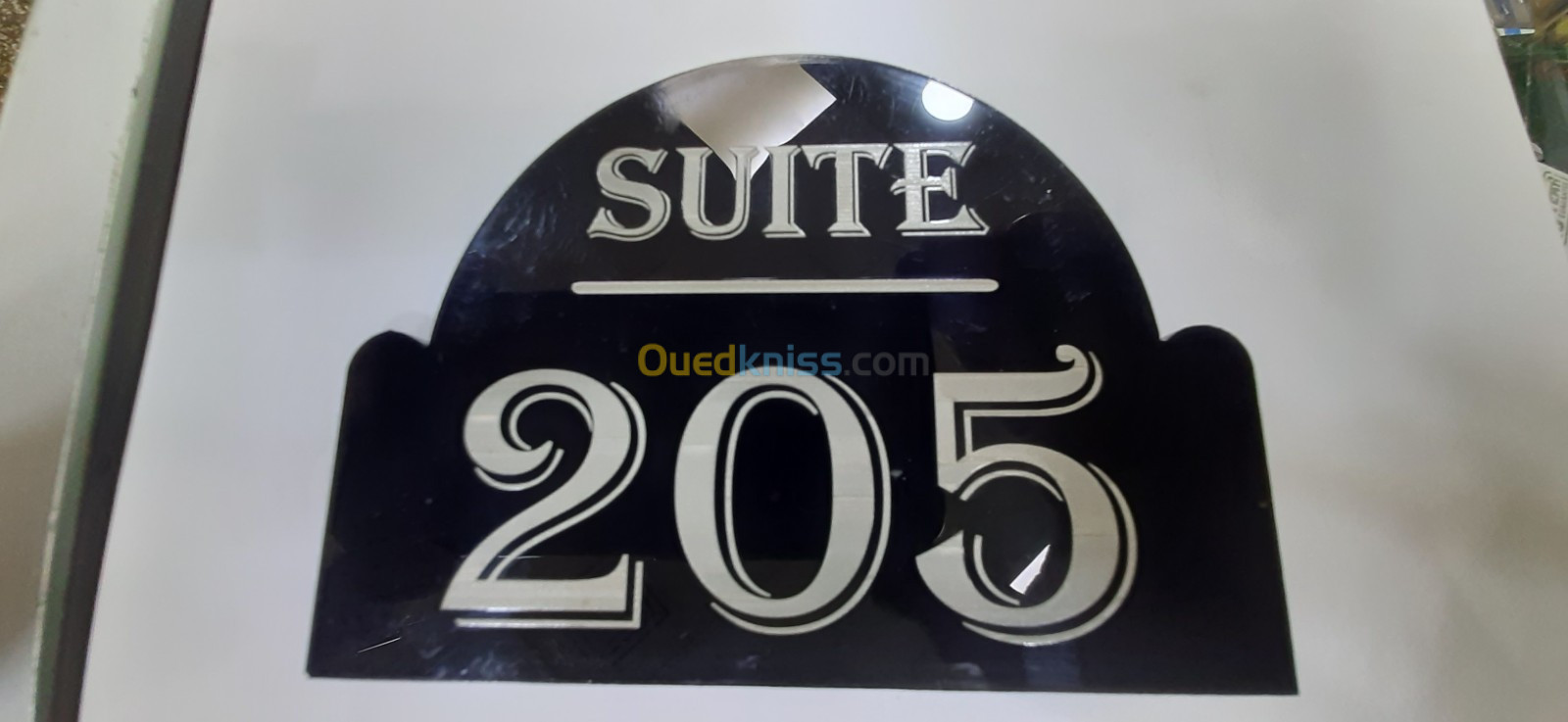 Portes clés,  plaques de signalisation,plaques coudées pour réservation de tables de restaurant pour hôtels 