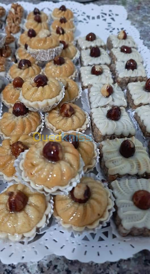 Gâteaux traditionnels  مساعدة حلويات تقليدية