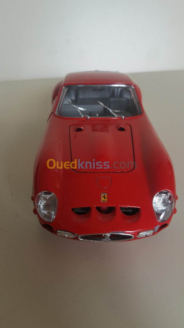 Voiture miniature Ferrari 250 GTO 1962 burago Italy 1/24 