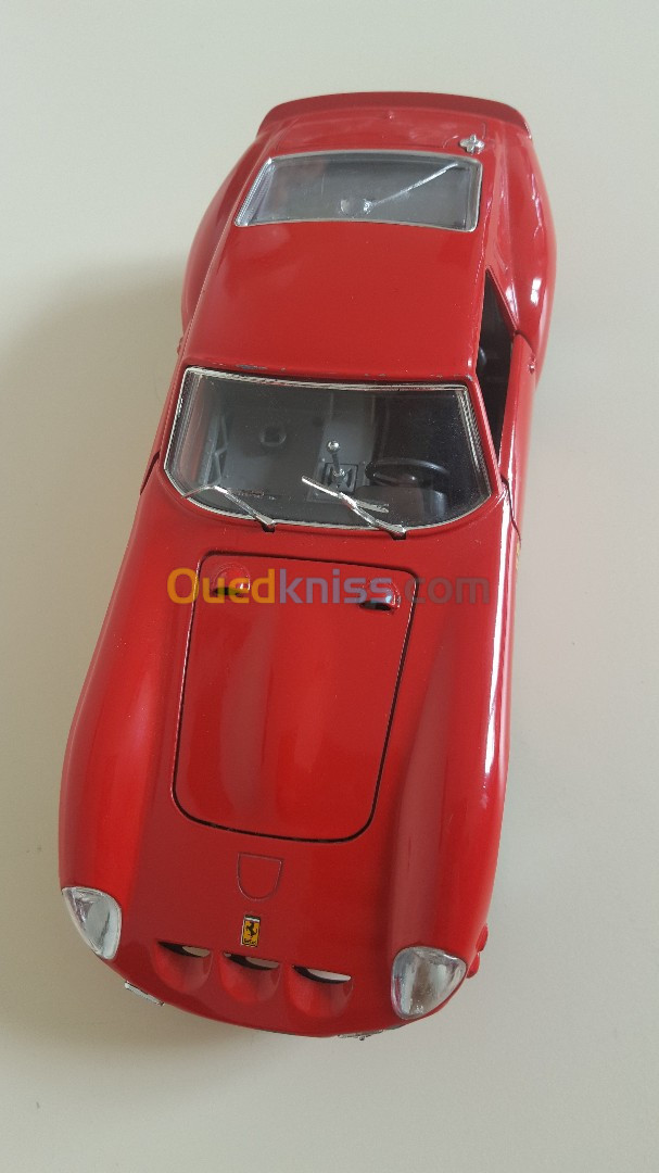 Voiture miniature Ferrari 250 GTO 1962 burago Italy 1/24 