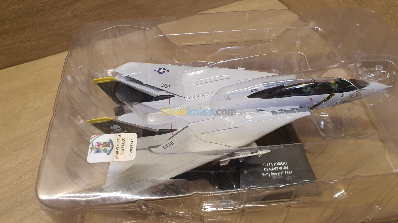 Avion F-14A TOMCAT U.S. NAVY  VF -84 "JOLLY ROGERS" Hachette Collections 1:100 + Fascicule