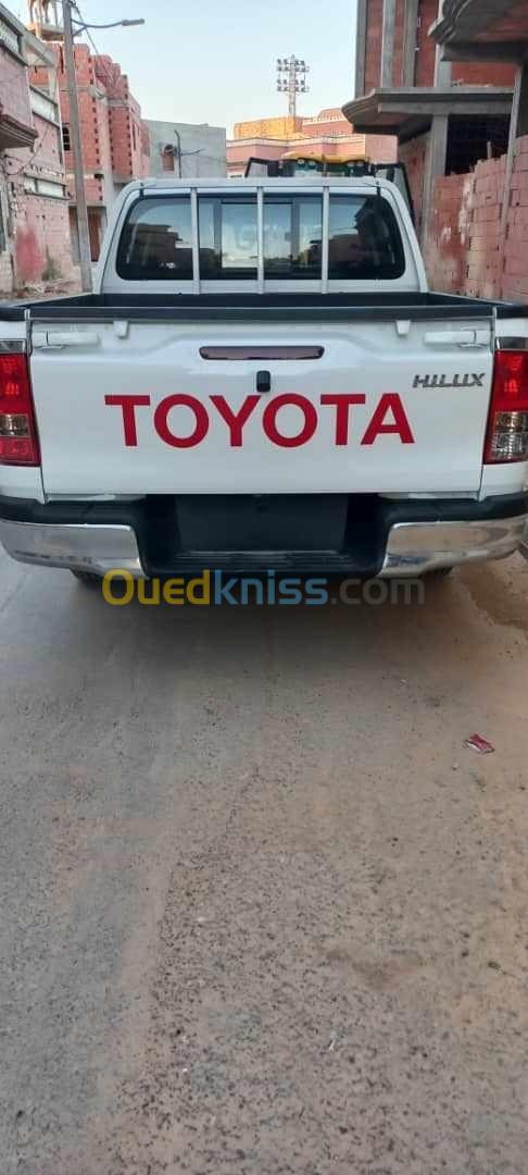 Toyota Hilux 2022 LEGEND SC 4x2