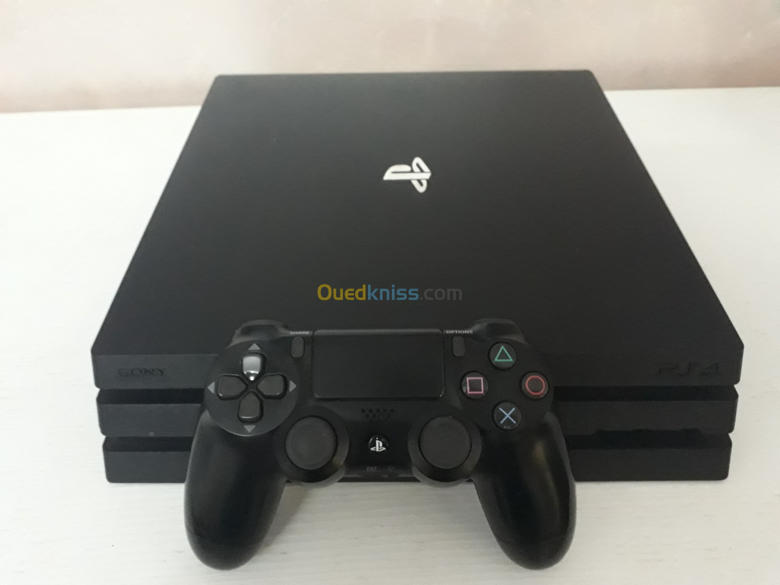 Ps4 pro 1T CUH-7218B