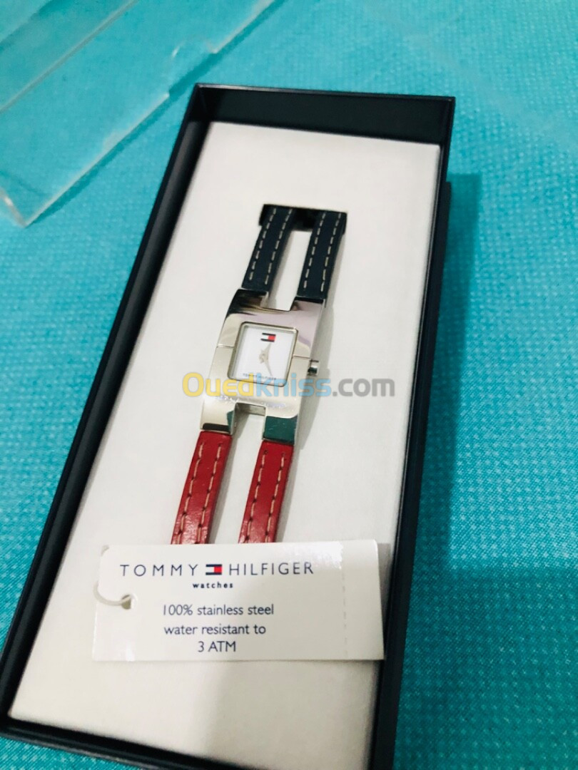 TOMMY HILFIGER - originale très bon état 