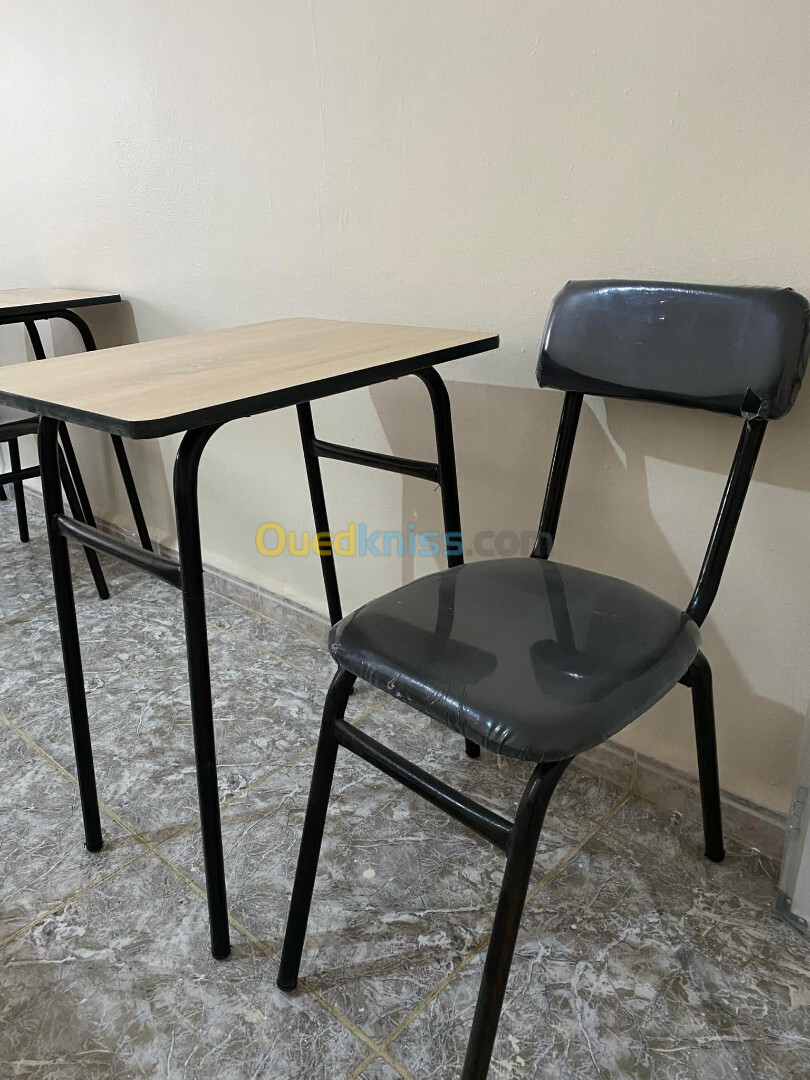 160 table et chaise scolaire et 7 tableau 2M