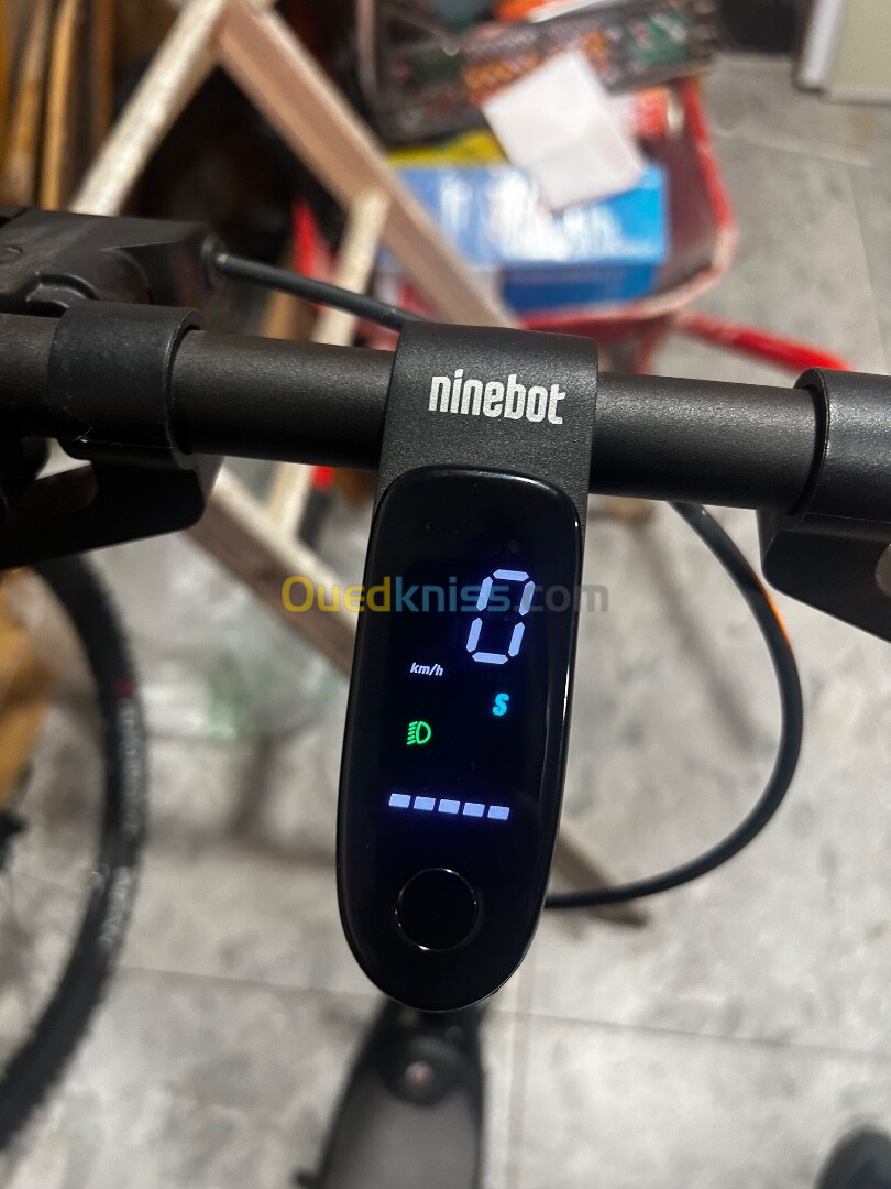 Trottinette électrique segway ninebot f25i