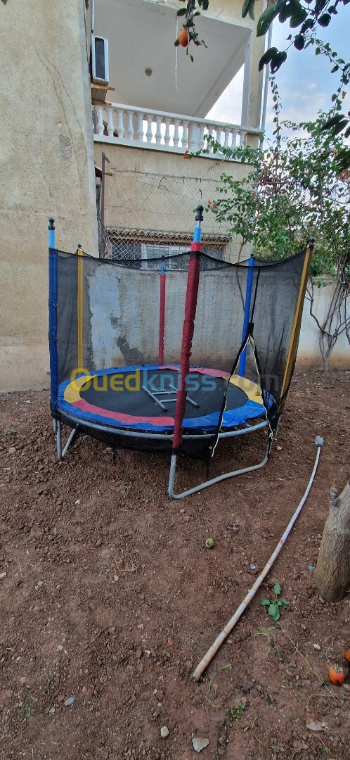 Trampoline toboggan 