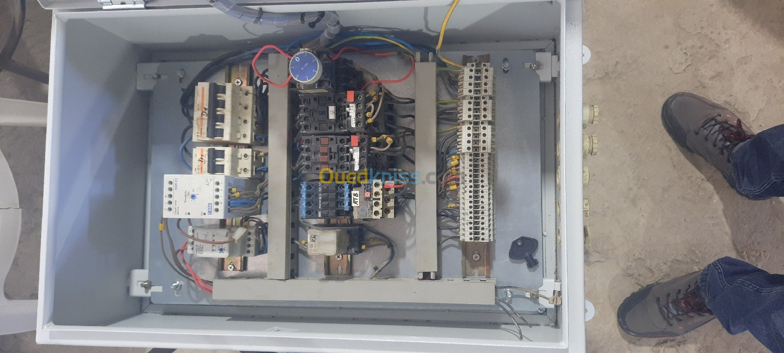 Armoires électriques conception et réalisation et maintenance et installation 