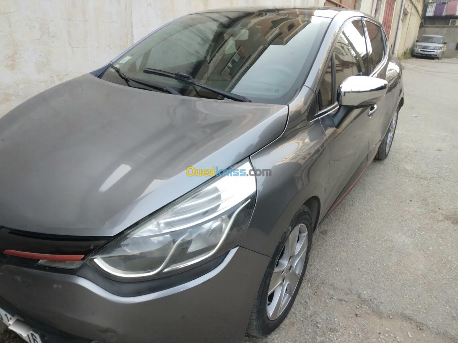 Location de Voiture " Renault Clio 4" 