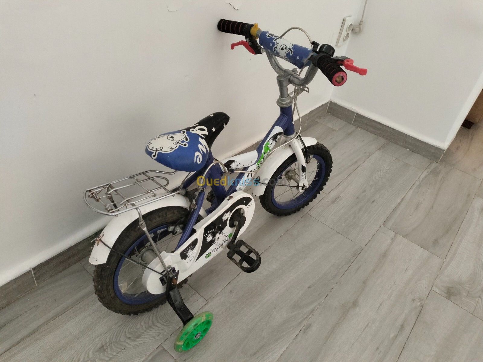 Vente vélo enfant âgé 3-4 ans