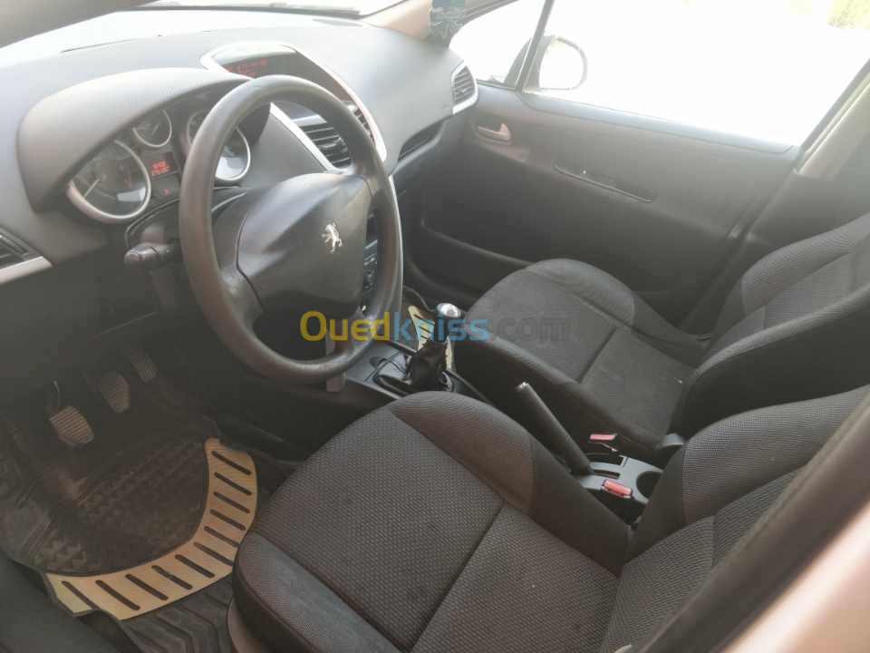 Peugeot 207 2013 207+