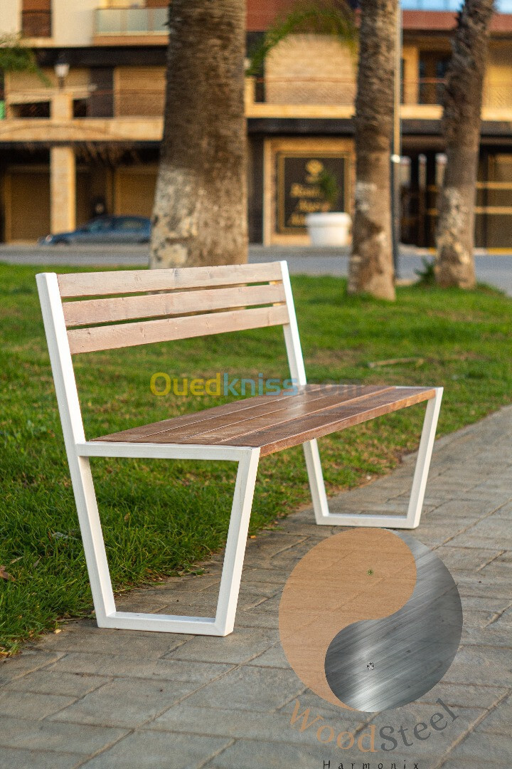 Banc public en bois 