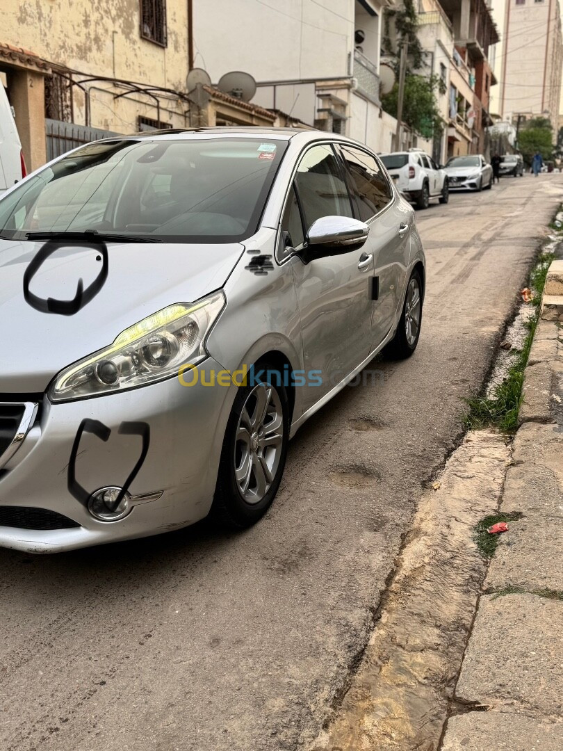 Peugeot 208 2015 Allure