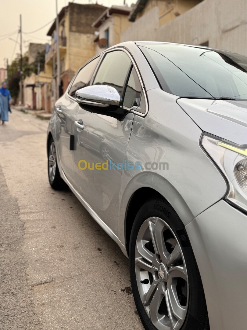 Peugeot 208 2015 Allure