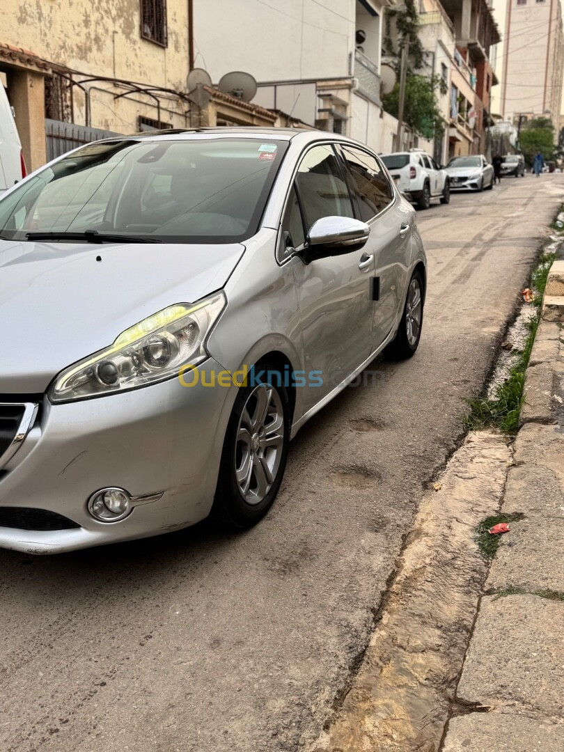 Peugeot 208 2015 Allure