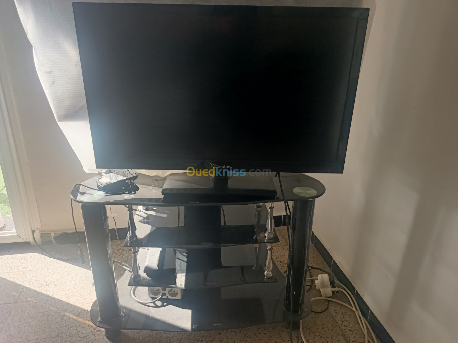 TV Condor 32 Pouce avec sa Table 