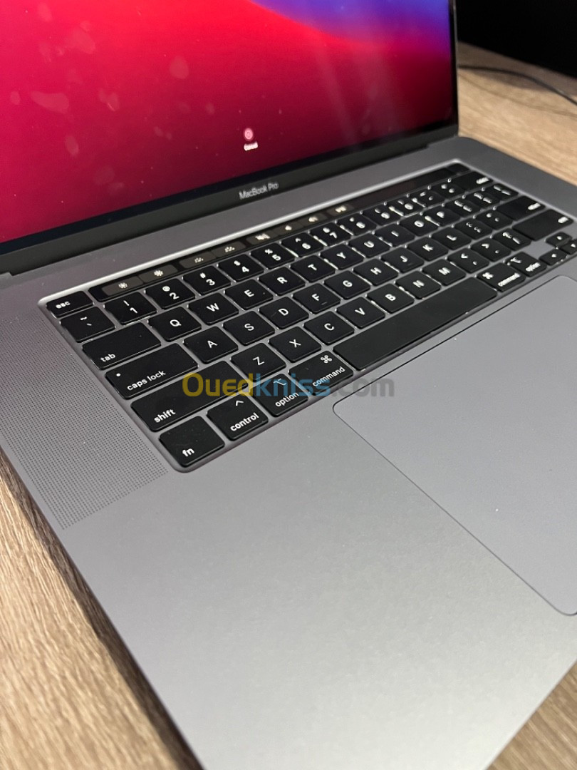 MACBOOK PRO CYCLE 3 RETINA 16 TOUCHBAR 2019 I9 2.3GHZ 32GO 1TO SSD AMD 