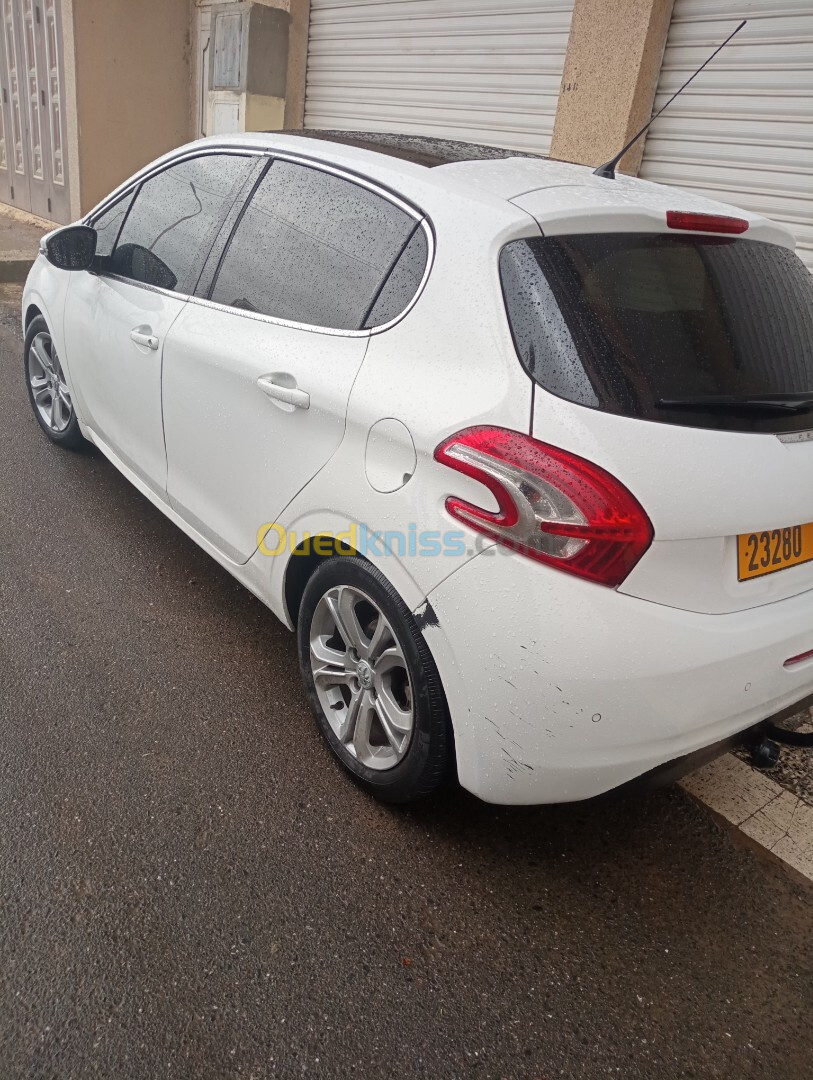 Peugeot 208 2015 Allure