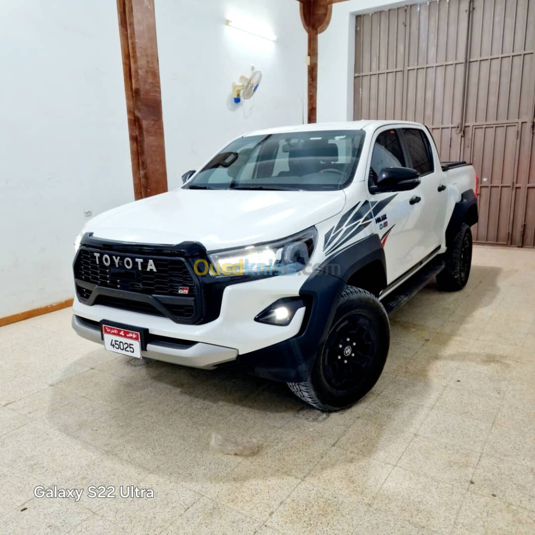 Toyota Hilux 2024 Gr 2.8L full options