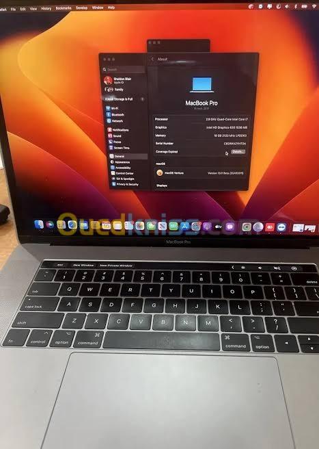 MacBook Pro 2017 15,4" Retina avec Touch Bar - Intel Core i7 - RAM 16Go - 256 Go SSD -  42 cicl